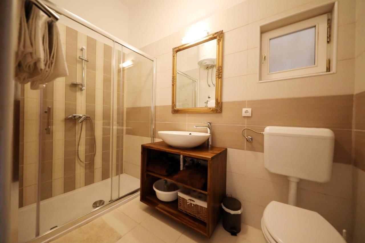 סבטי פטר Villa Dvori Dida Mile מראה חיצוני תמונה
